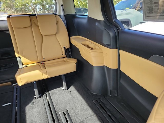 Used 2024 Kia Carnival LX image 6