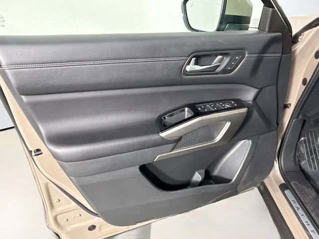 Used 2023 Nissan Pathfinder Platinum image 18