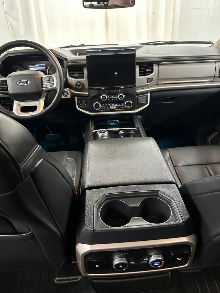 Used 2022 Ford Expedition XLT w/ Equipment Group 202A AWD/4WD image 23