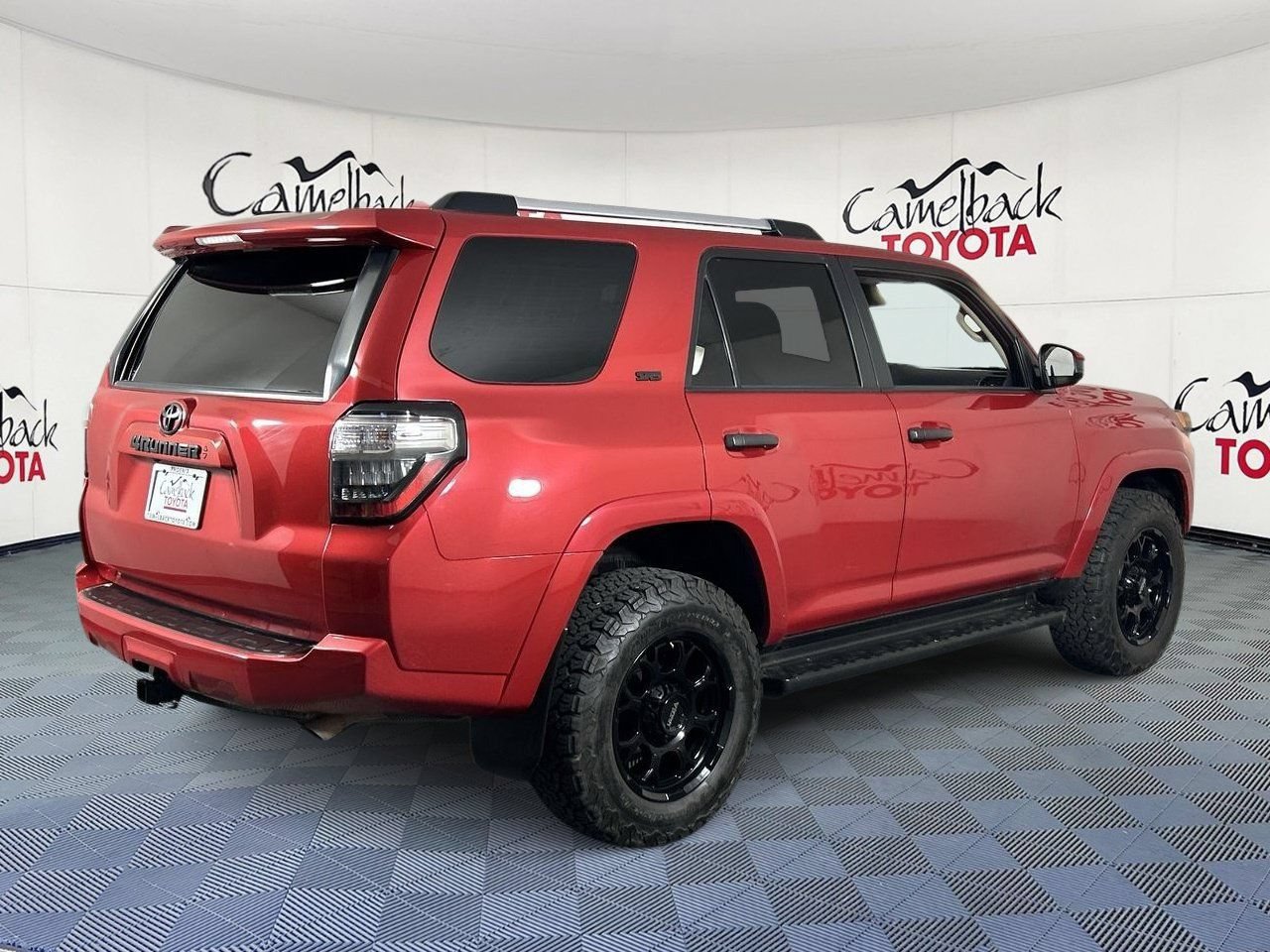 Used 2022 Toyota 4Runner SR5 AWD/4WD image 8