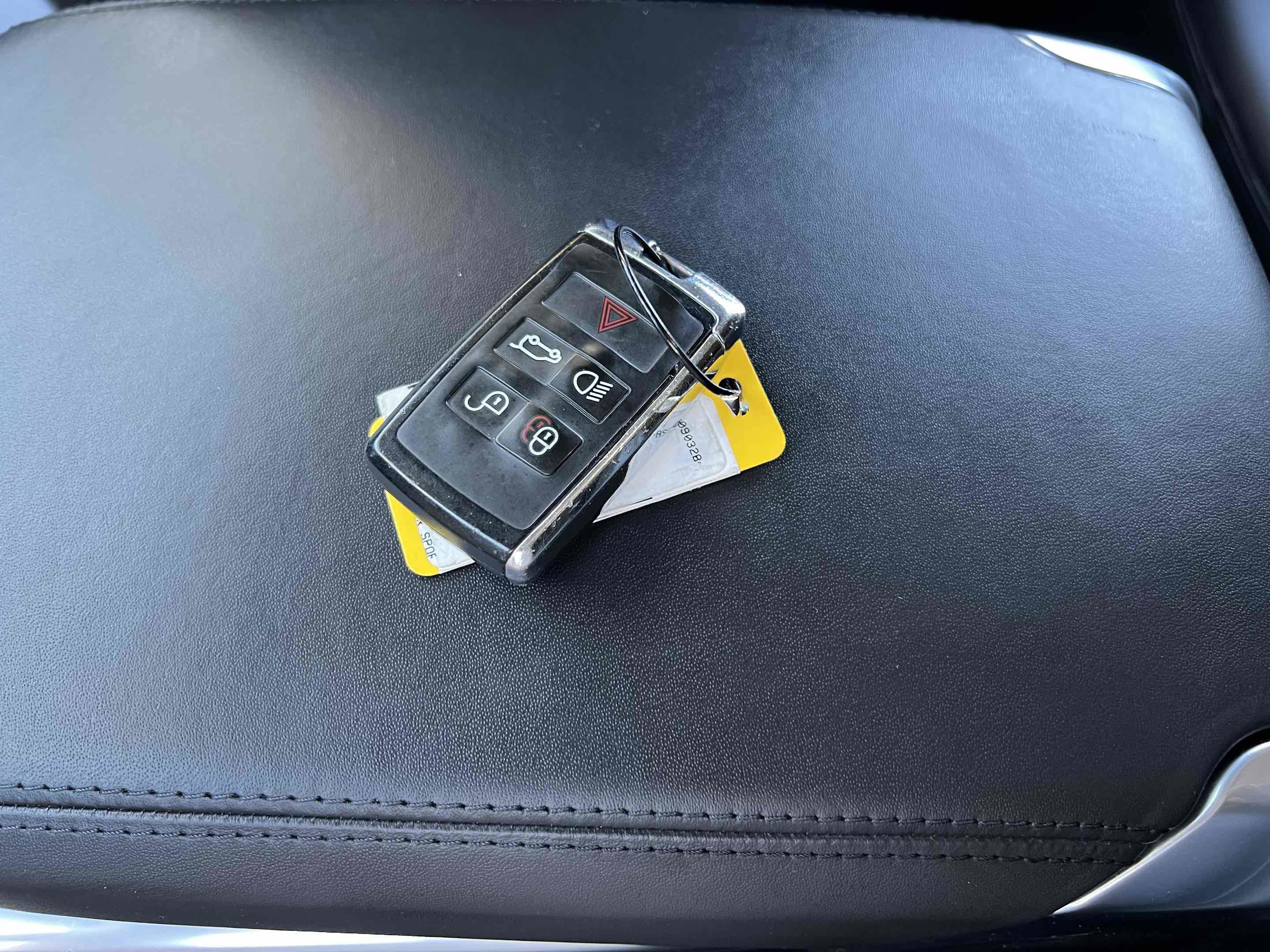 Used 2020 Land Rover Range Rover Sport HST image 9