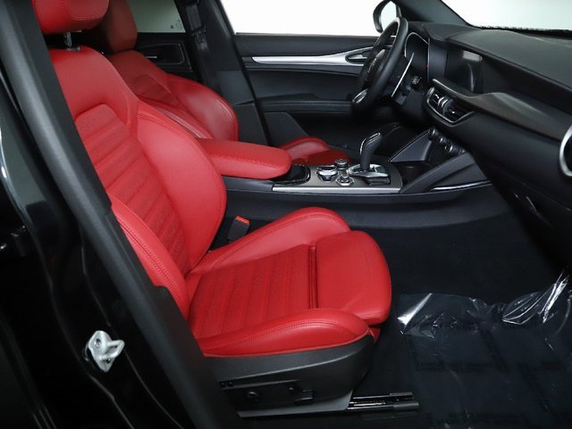 Used 2024 Alfa Romeo Stelvio Veloce image 36