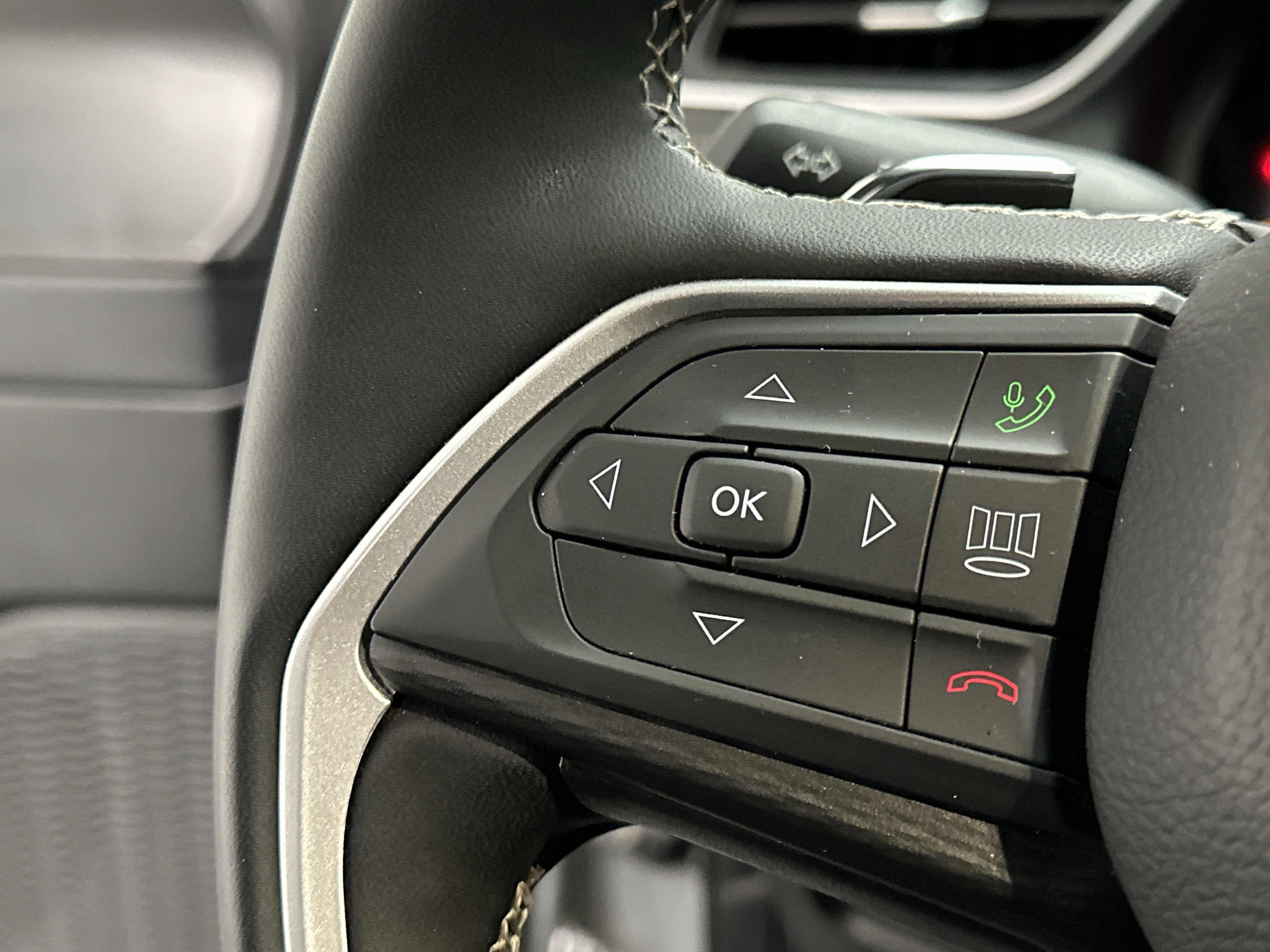Used 2024 Jeep Grand Cherokee L Laredo image 28