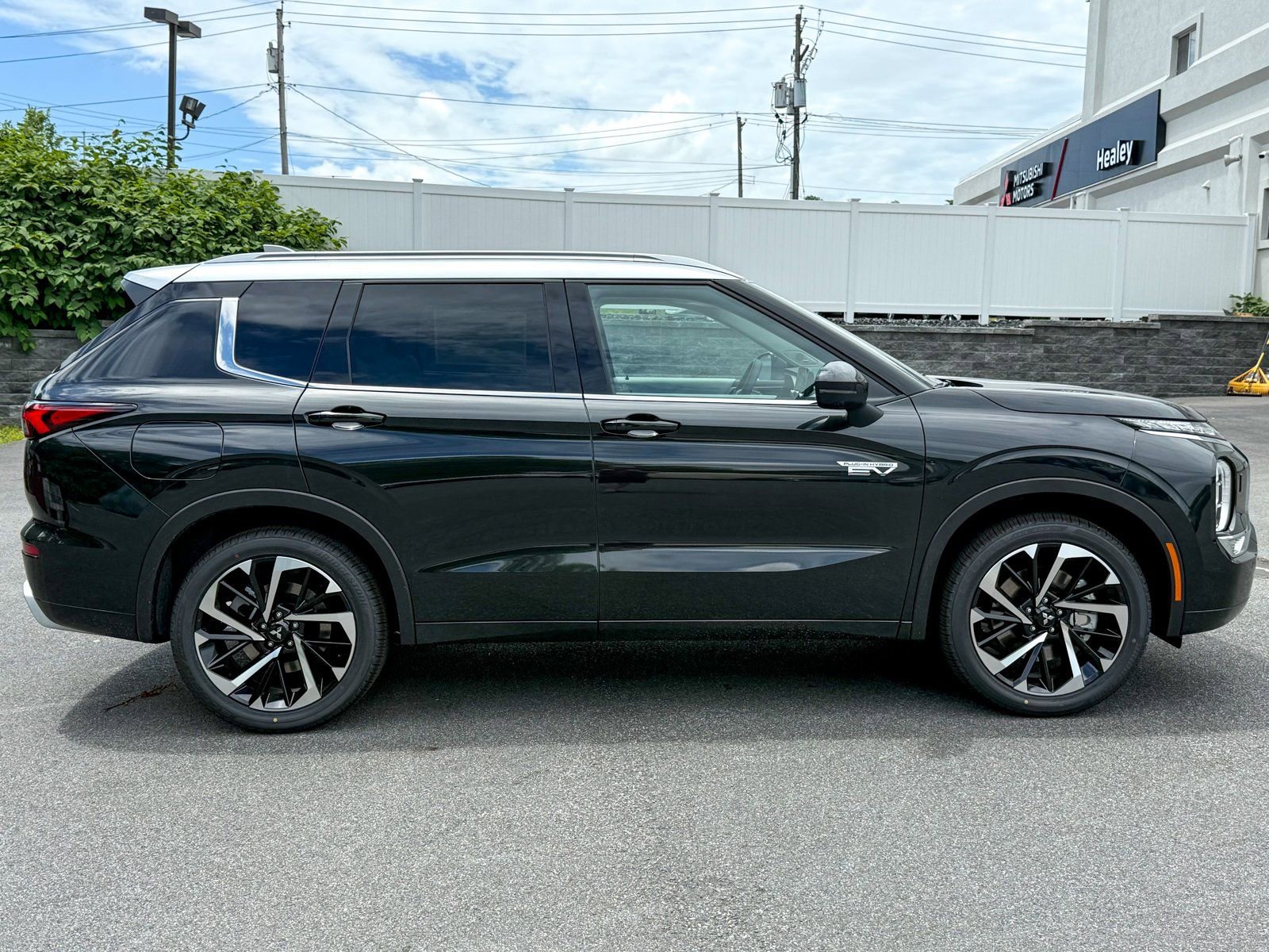 New 2025 Mitsubishi Outlander SEL image 14