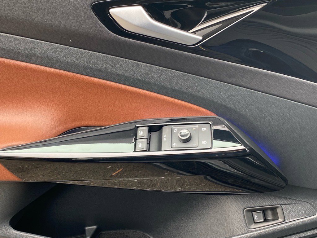 Certified 2022 Volkswagen ID.4 Pro S w/ Gradient Package image 16