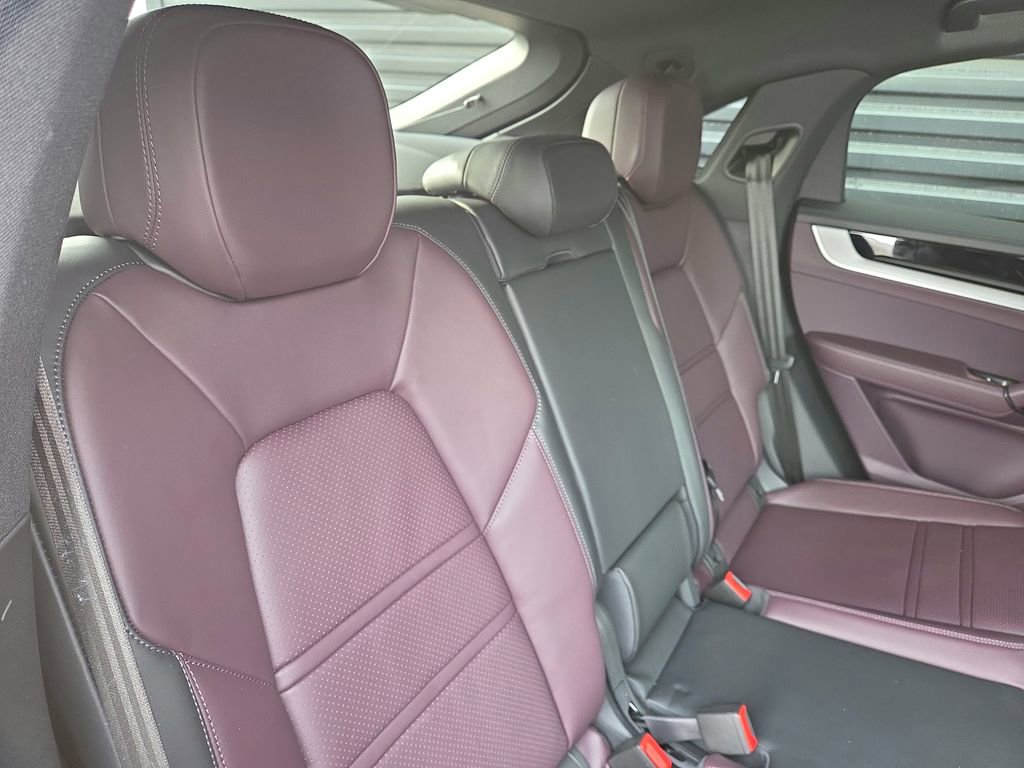 Certified 2025 Porsche Cayenne Coupe image 21