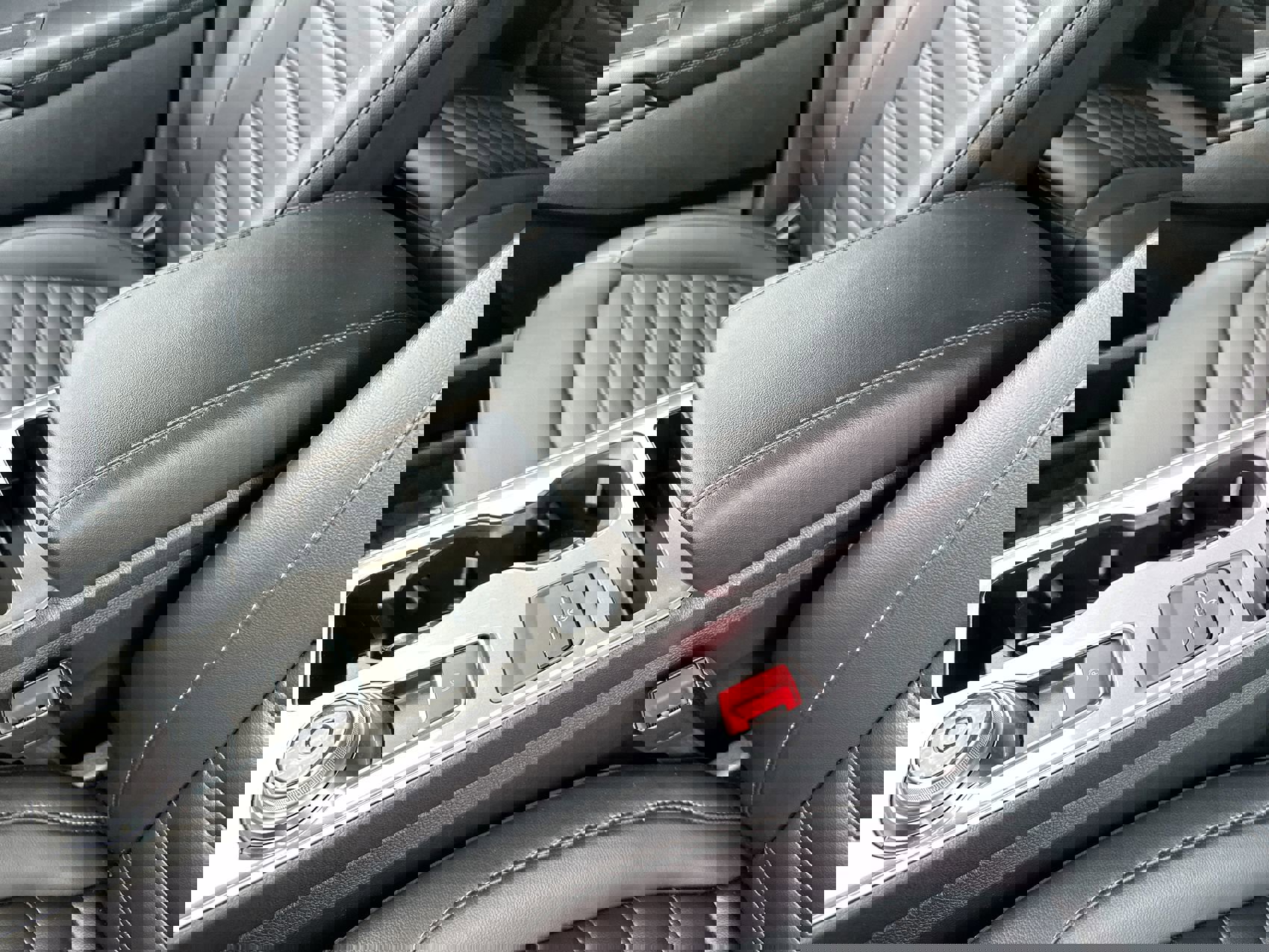 Used 2024 Ford Edge SEL image 20