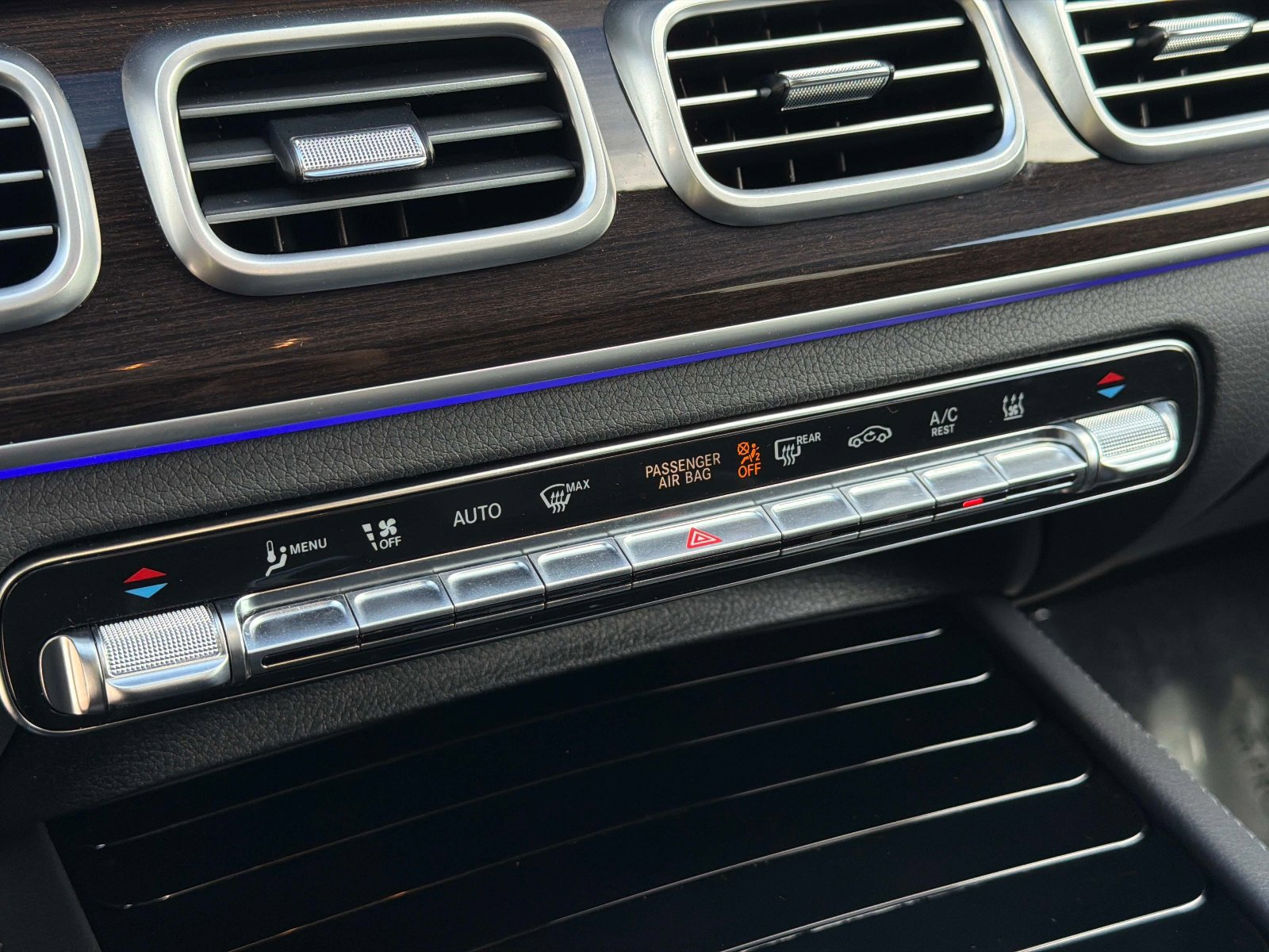 Used 2025 Mercedes-Benz GLE 450e 4MATIC image 46