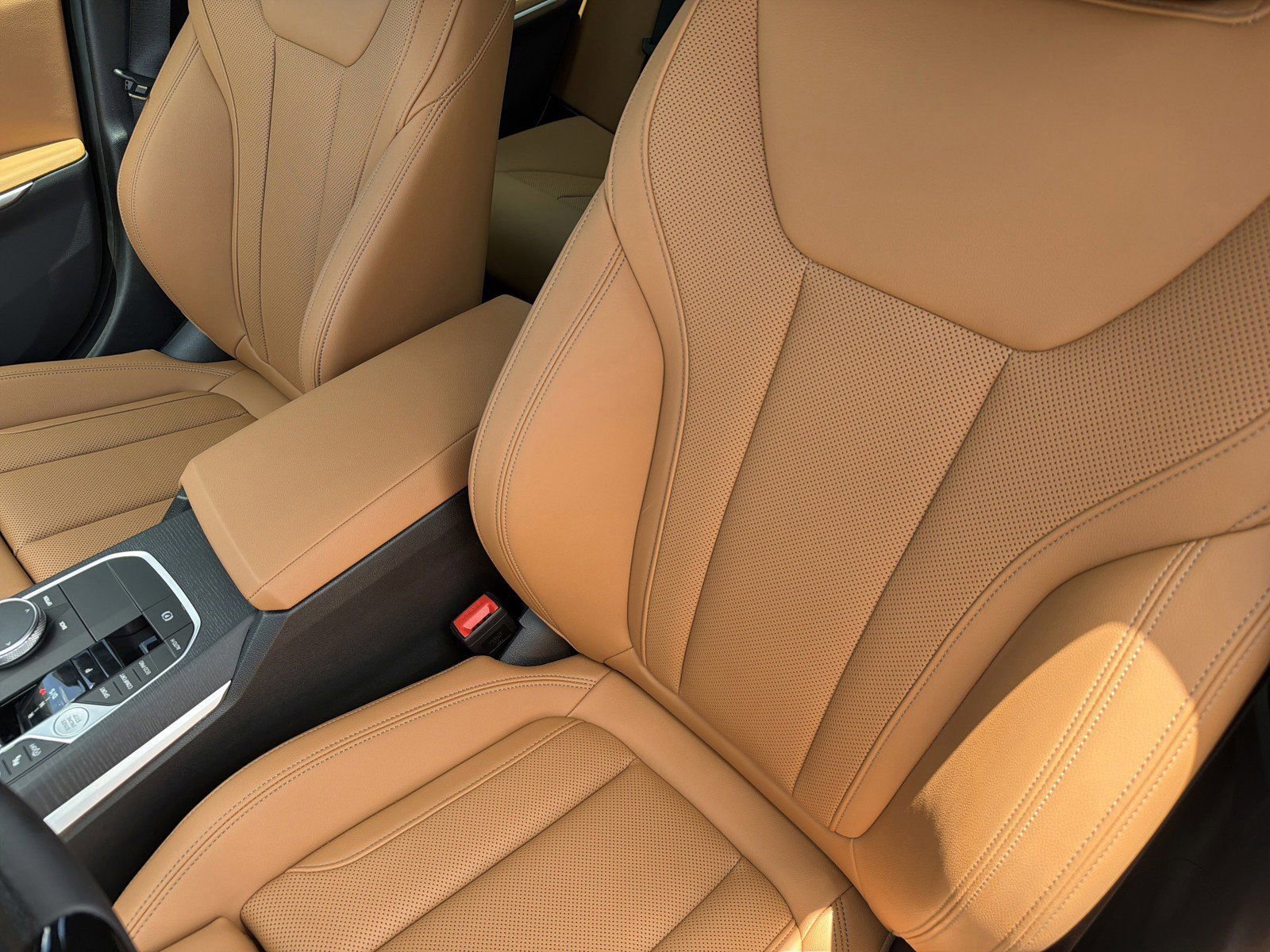 New 2025 BMW 330i Sedan w/ Convenience Package RWD image 21