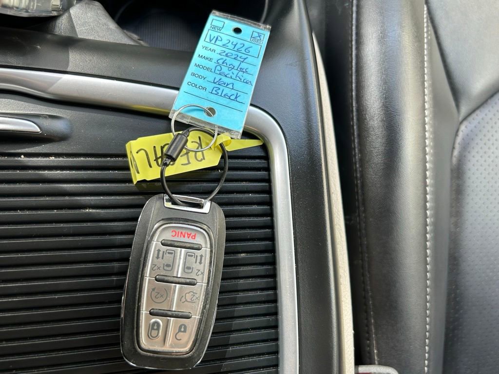 Certified 2024 Chrysler Pacifica Touring-L image 46