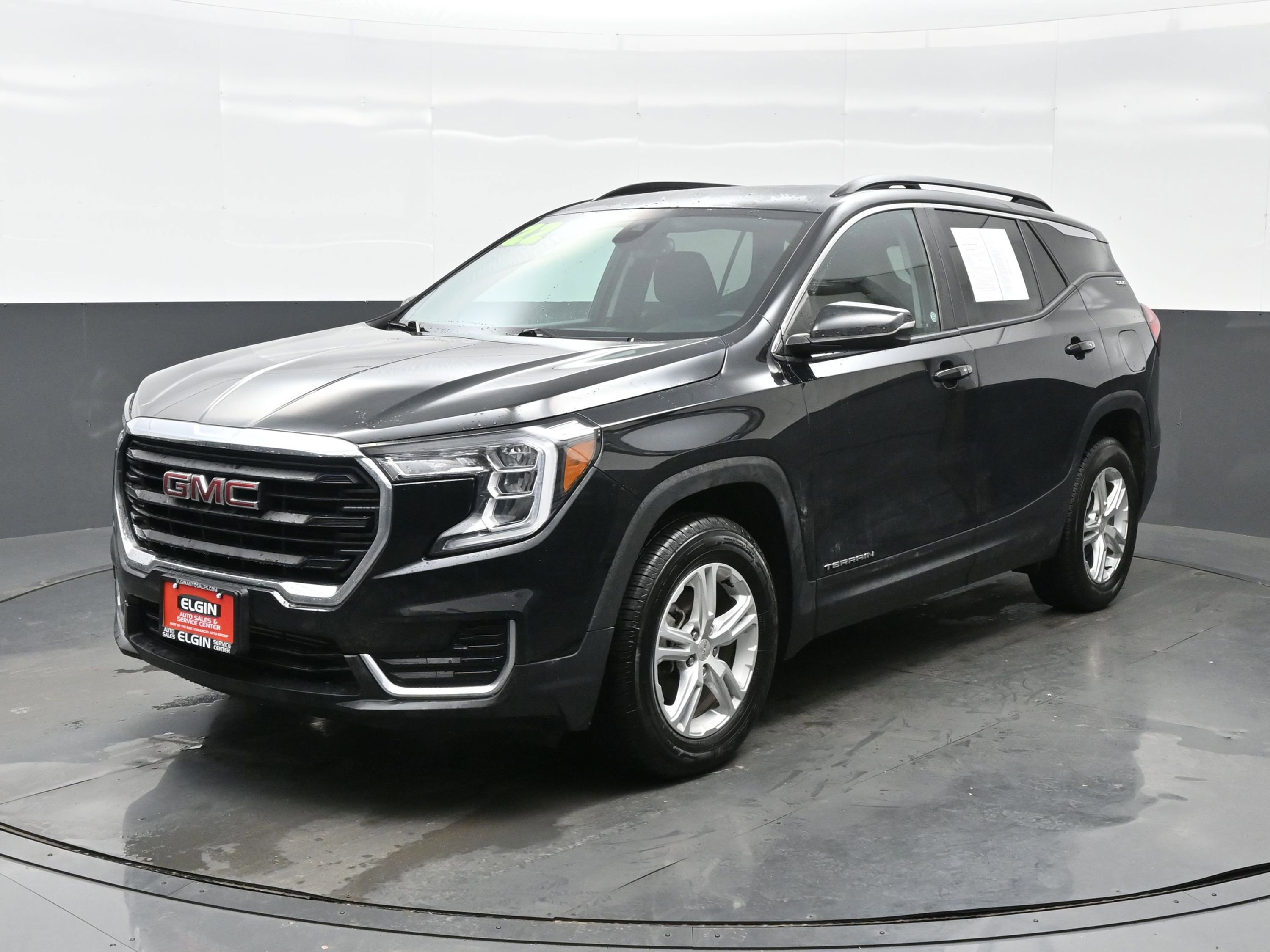Used 2022 GMC Terrain SLE w/ Driver Convenience Package image 2