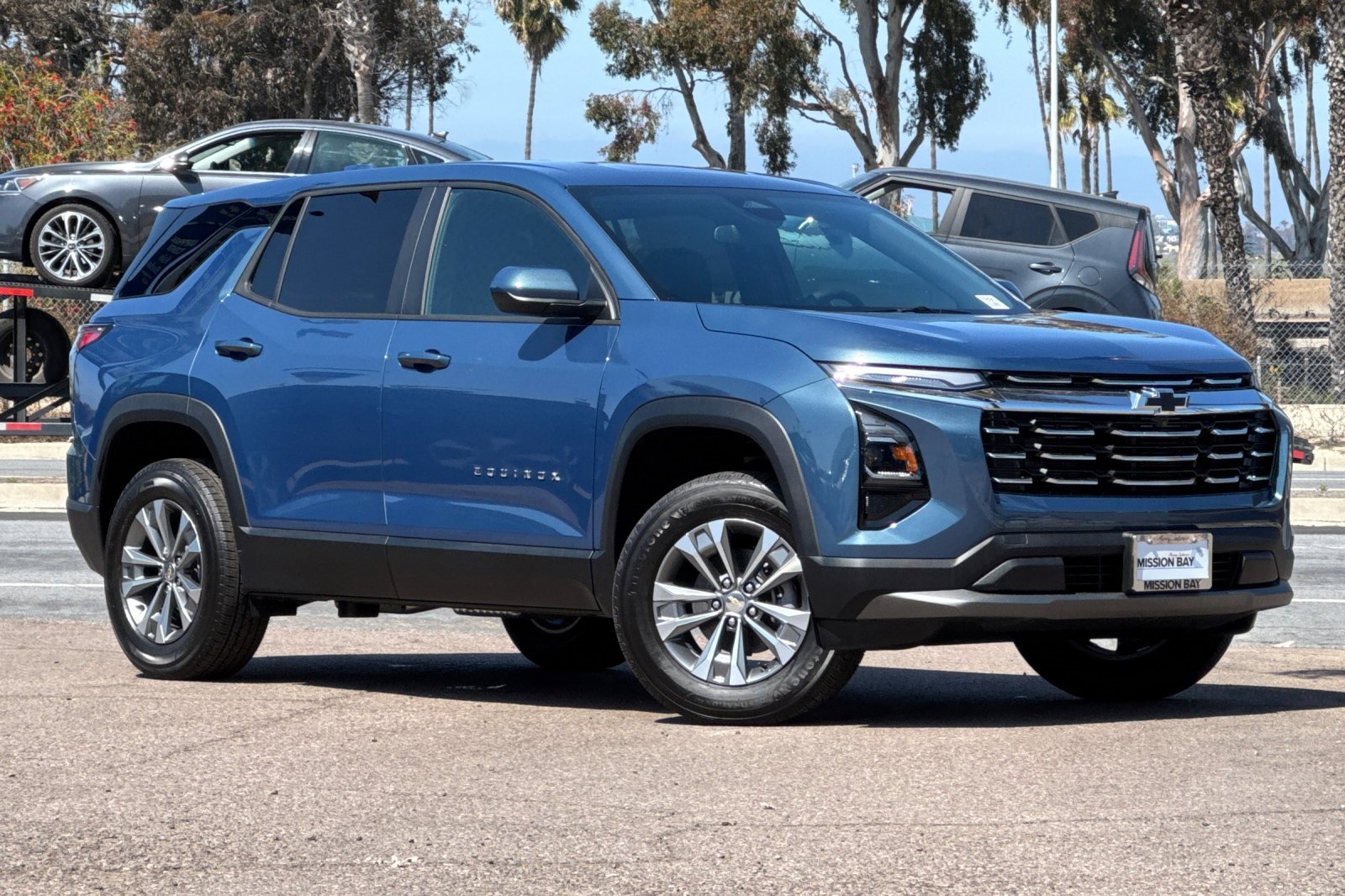 New 2025 Chevrolet Equinox LT image 2