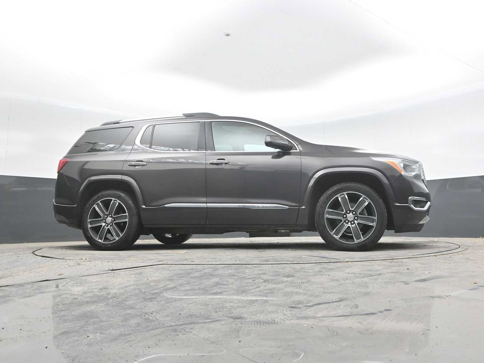 Used 2017 GMC Acadia Denali w/ Technology Package AWD/4WD image 30