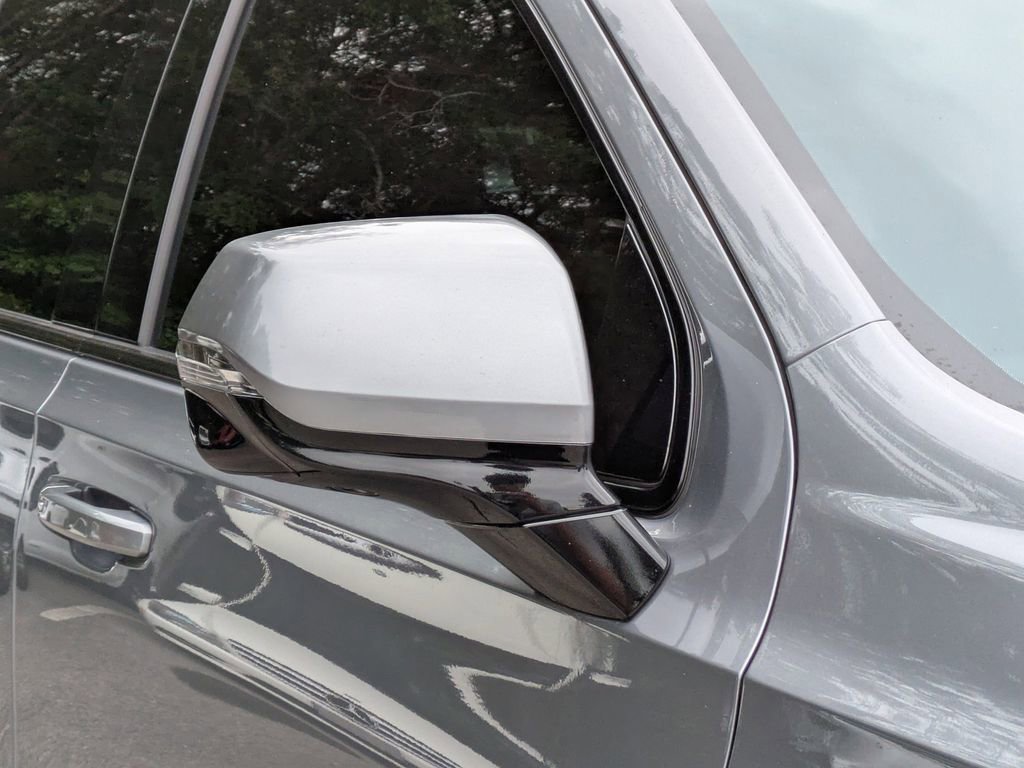 Used 2022 Chevrolet Tahoe RST w/ Luxury Package RWD image 11