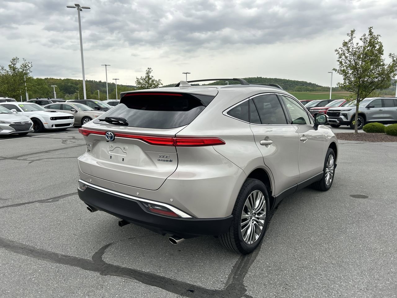 Used 2021 Toyota Venza XLE w/ Softex Package AWD/4WD image 7