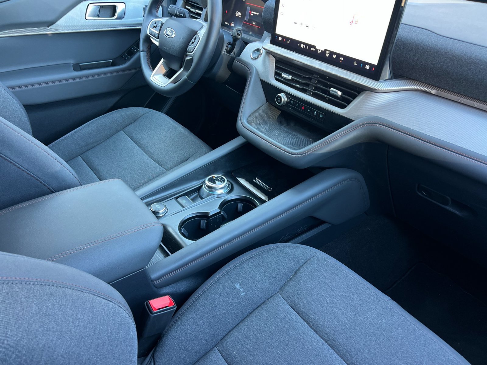 Used 2025 Ford Explorer Active RWD image 16