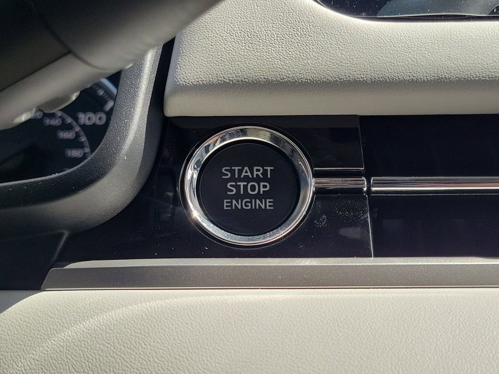 New 2025 Mitsubishi Outlander SE image 20