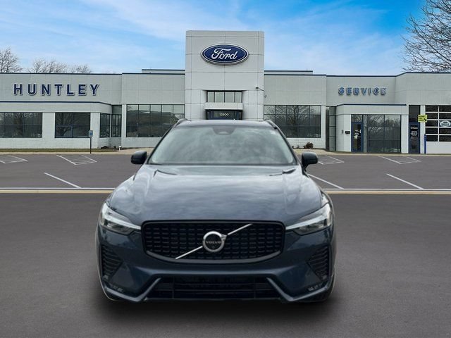 Used 2025 Volvo XC60 B5 Plus AWD/4WD image 2