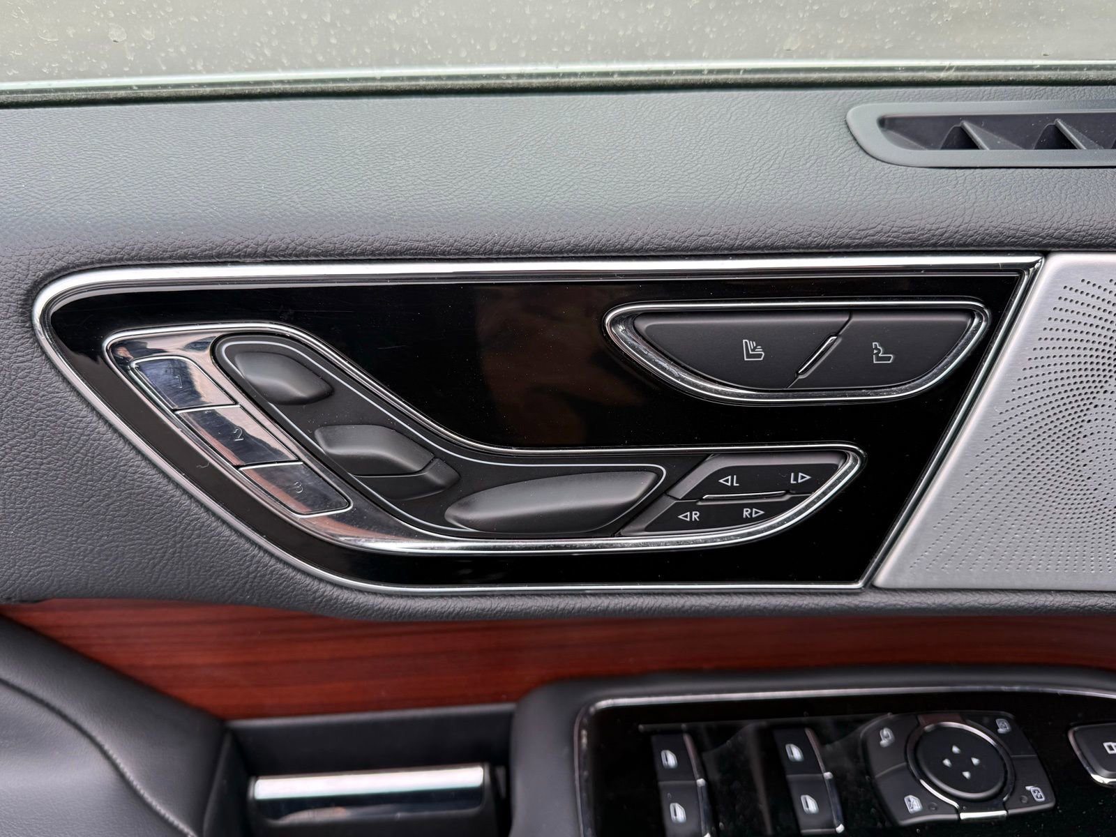 Used 2023 Lincoln Navigator Reserve image 13