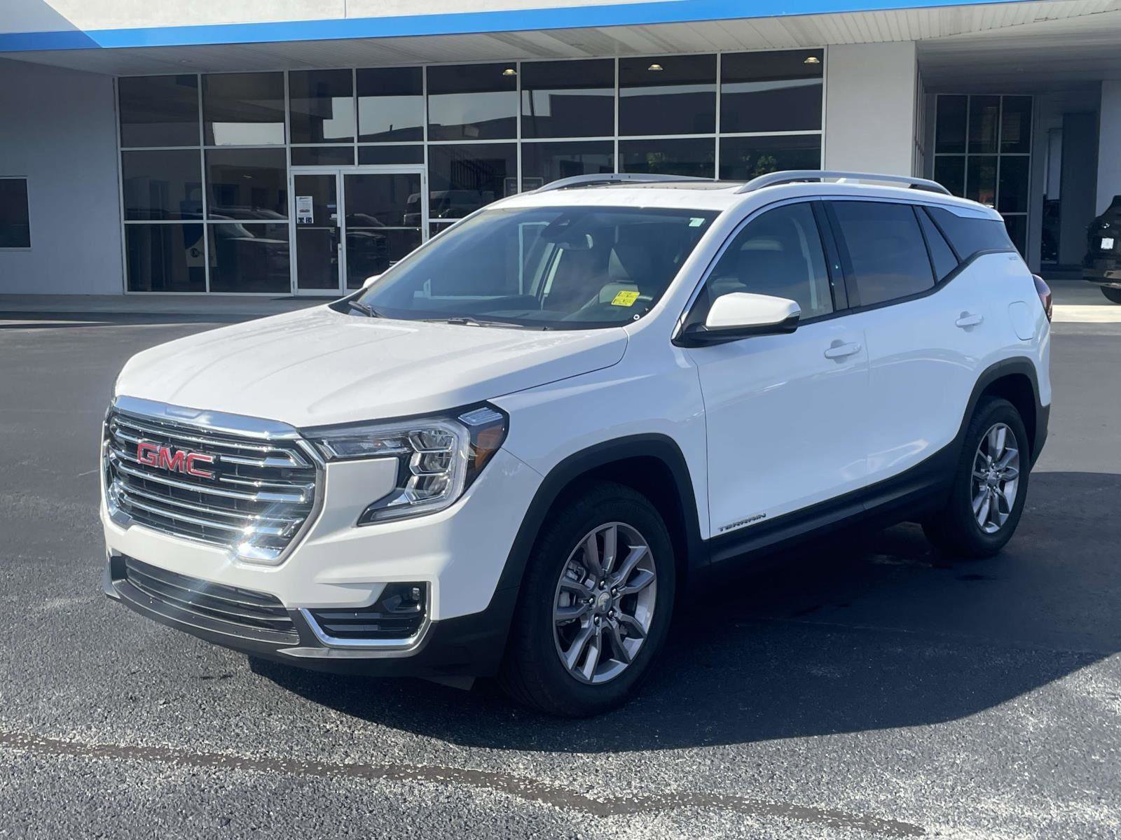 Certified 2024 GMC Terrain SLT w/ Infotainment Package II image 13