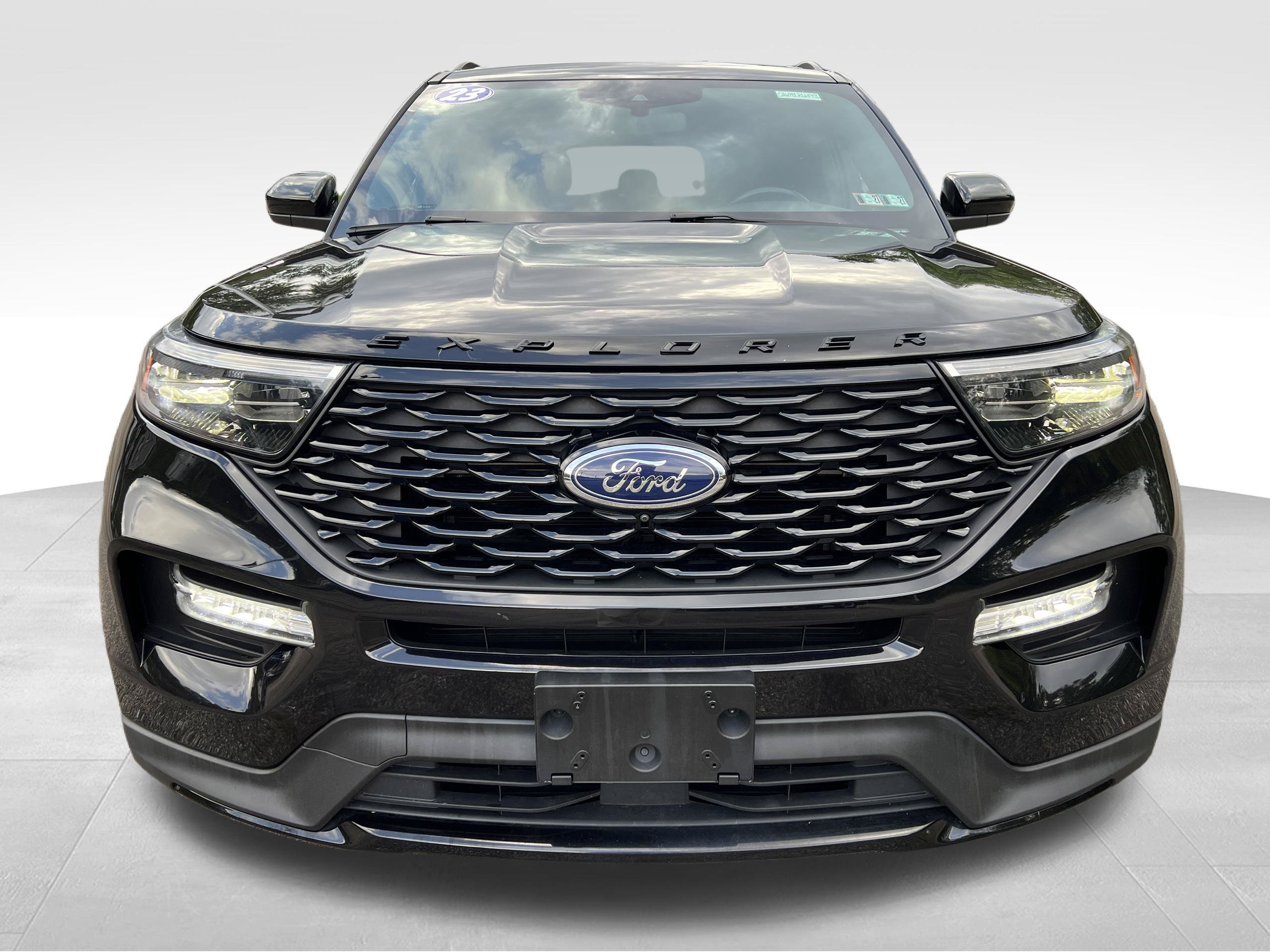 Used 2023 Ford Explorer ST-Line AWD/4WD image 2