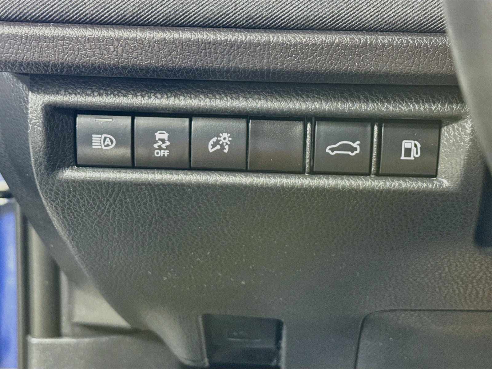 Used 2025 Toyota Camry LE w/ Convenience Package AWD/4WD image 10