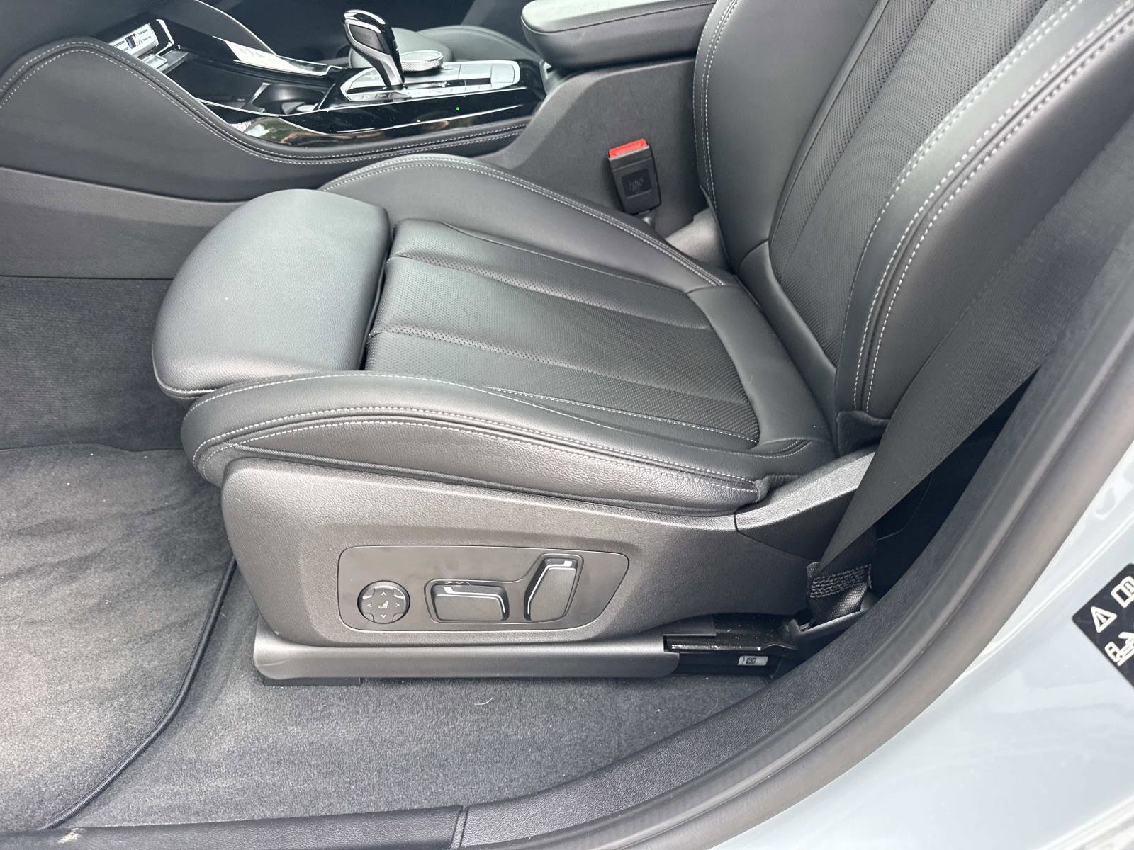 Used 2024 BMW X4 M40i image 19