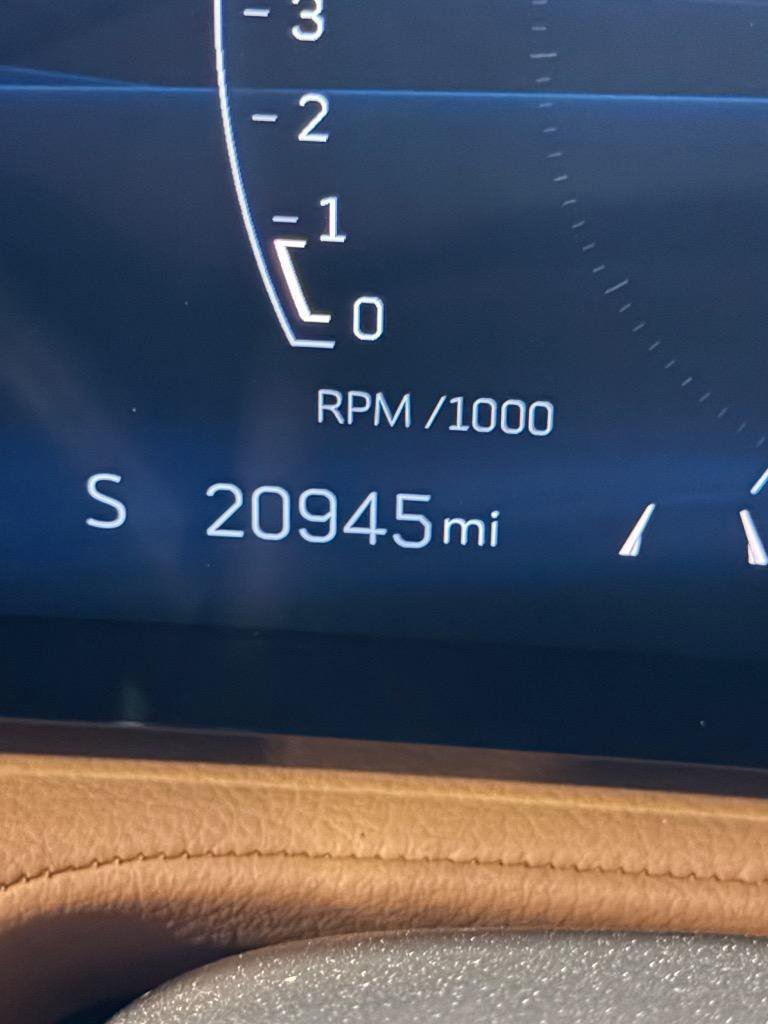 Used 2024 Cadillac XT4 Premium Luxury w/ Technology Package image 11