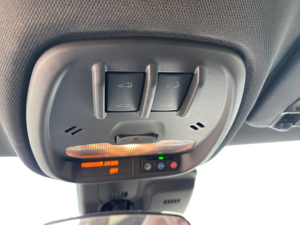 Certified 2025 Chevrolet Trax RS w/ Sunroof Package image 23