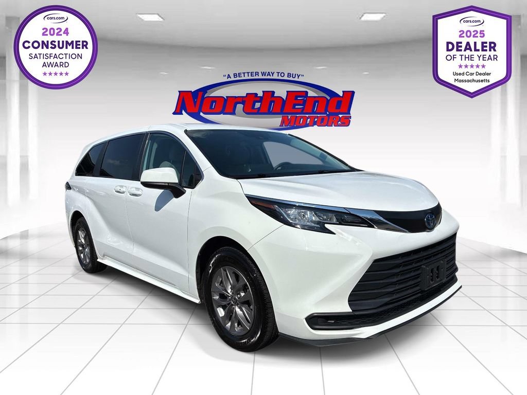 Used 2023 Toyota Sienna LE FWD image 1