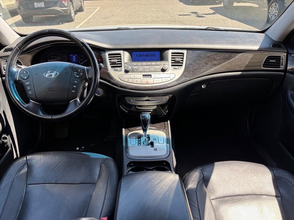 Used 2013 Hyundai Genesis 3.8 image 4