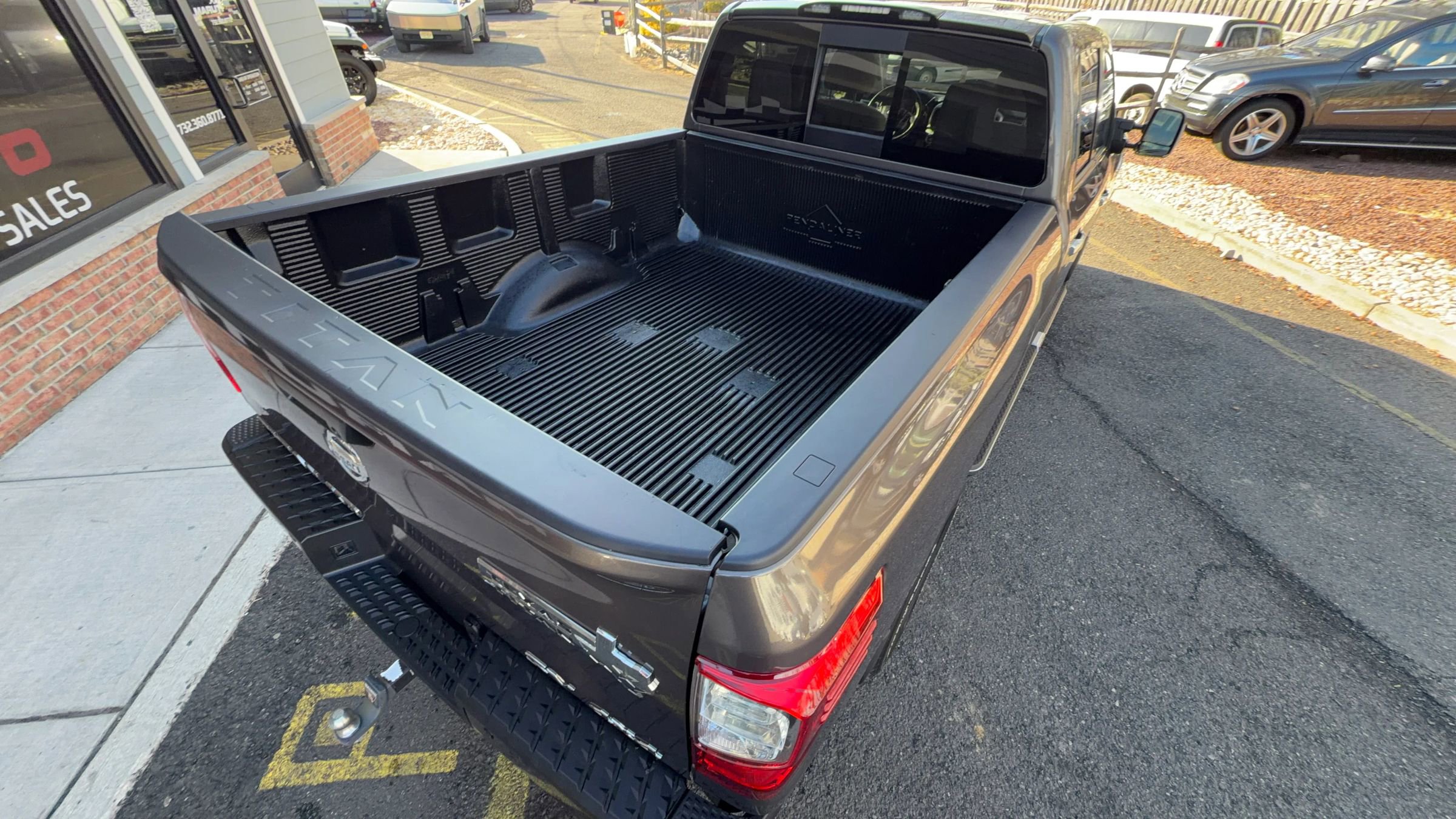 Used 2017 Nissan Titan SV image 13