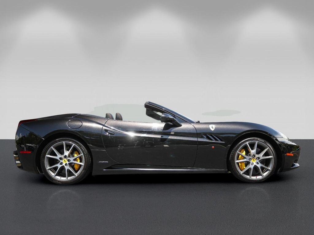 Used 2011 Ferrari California RWD image 2