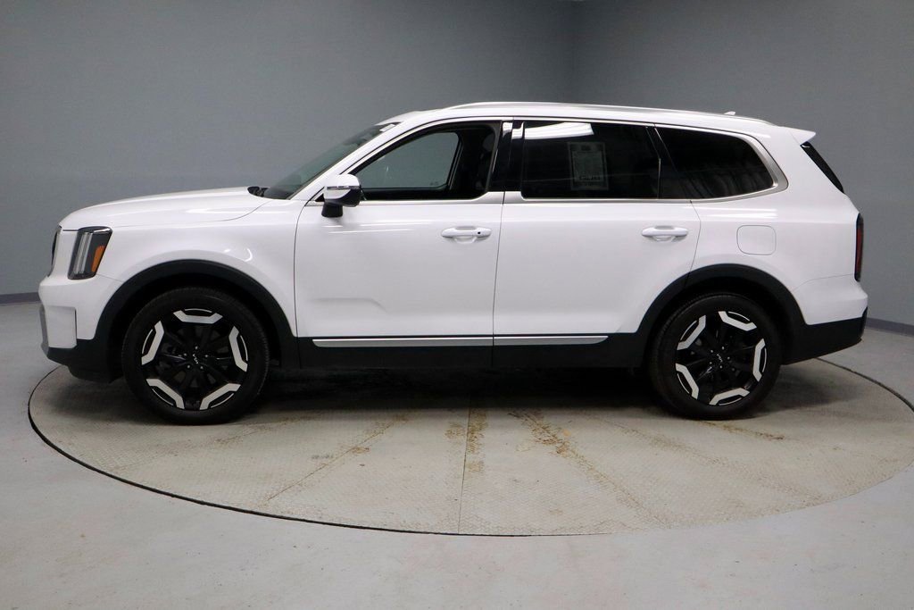 Used 2023 Kia Telluride EX w/ EX Captain's Chair Package image 9