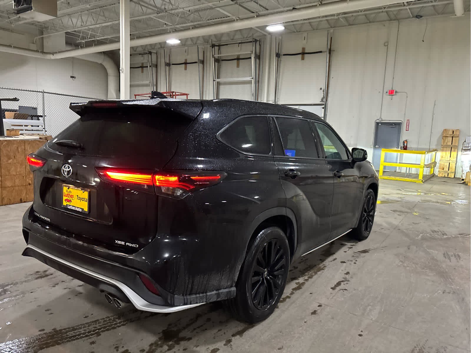 Used 2025 Toyota Highlander XSE image 6