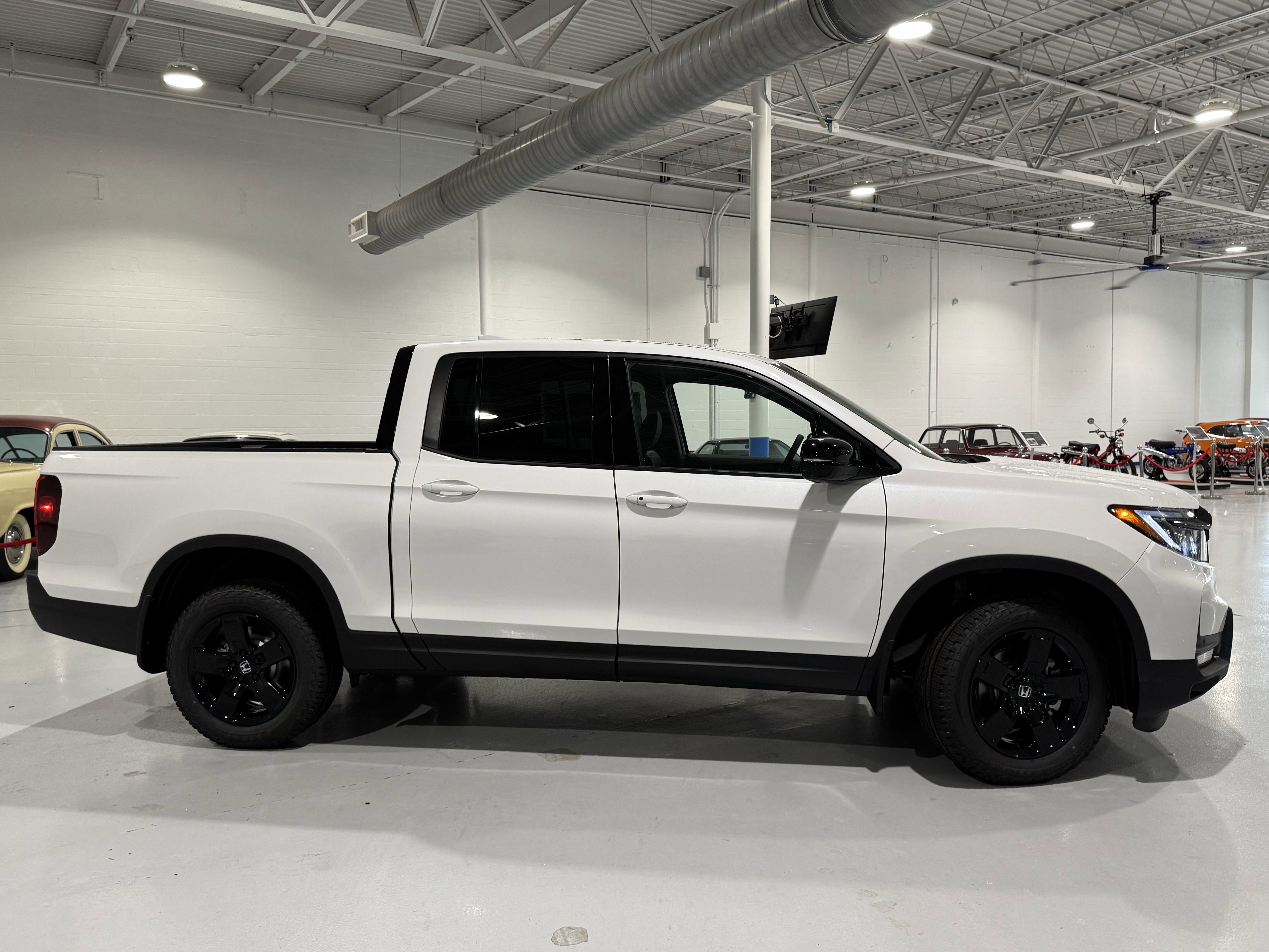 New 2026 Honda Ridgeline Black Edition image 3