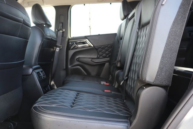 Used 2024 Mitsubishi Outlander 4WD Plug-In Hybrid image 13