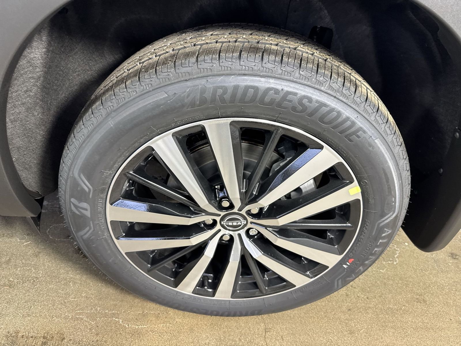 New 2025 Nissan Pathfinder Platinum image 6