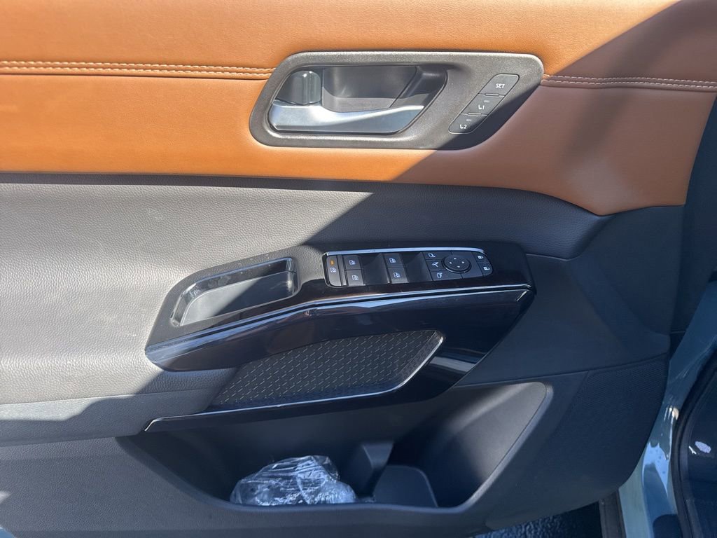 New 2026 Nissan Pathfinder Platinum w/ Cargo Package image 26