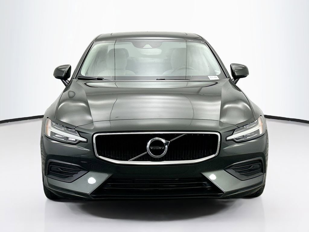 Used 2020 Volvo S60 T5 Momentum image 2