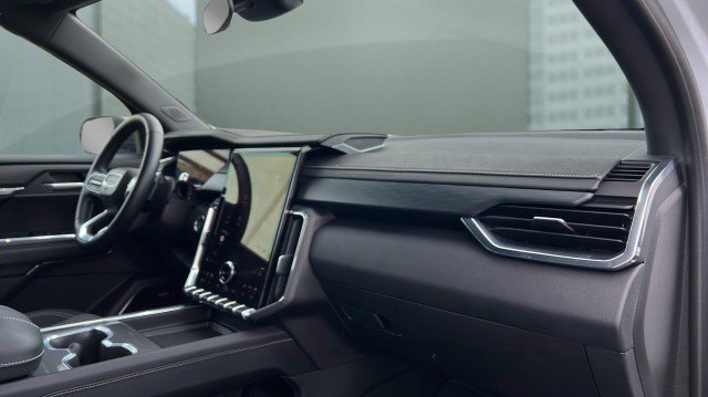 Used 2025 GMC Acadia Elevation image 21