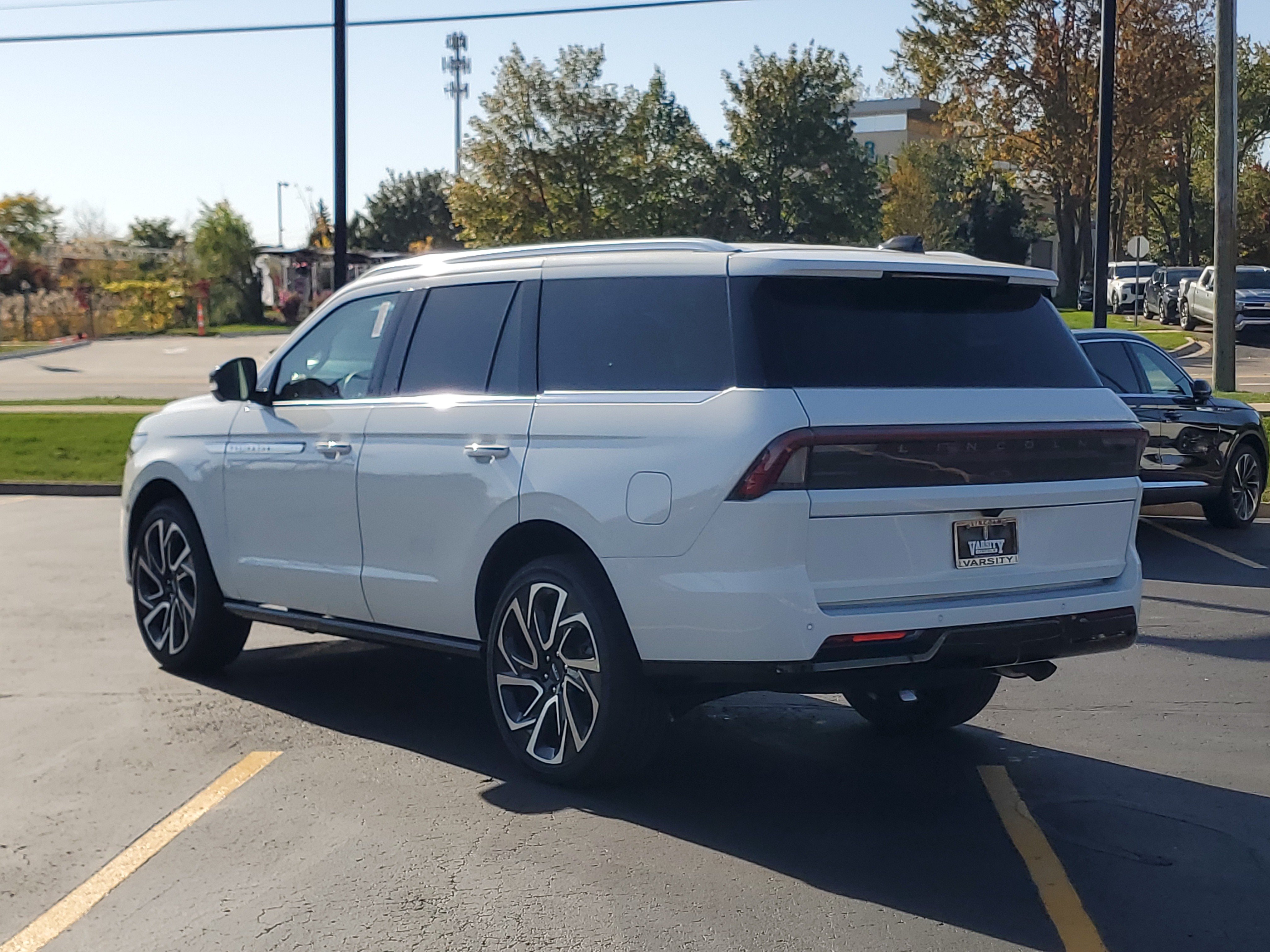 New 2027 Lincoln Navigator Reserve AWD/4WD image 3