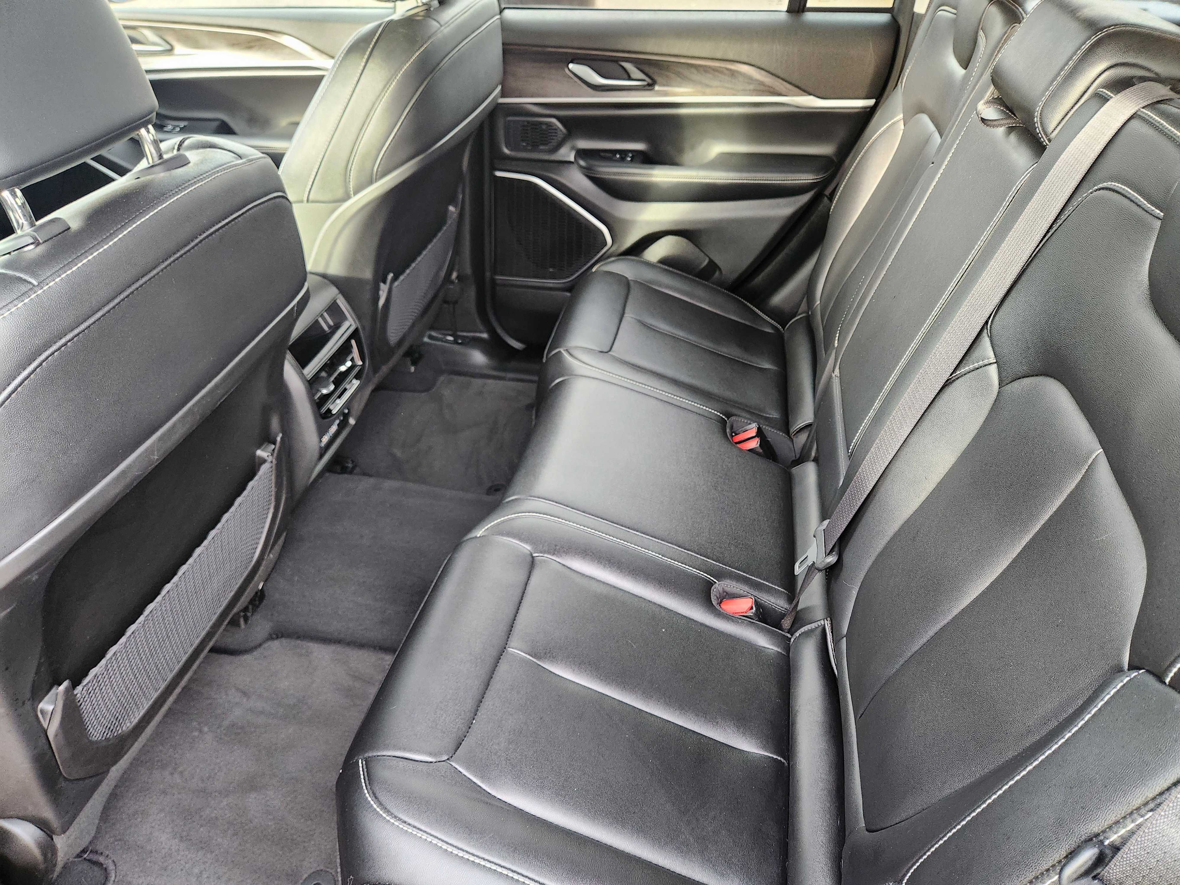 Used 2023 Jeep Grand Cherokee Limited w/ Trailer Tow Prep Group (B) image 18