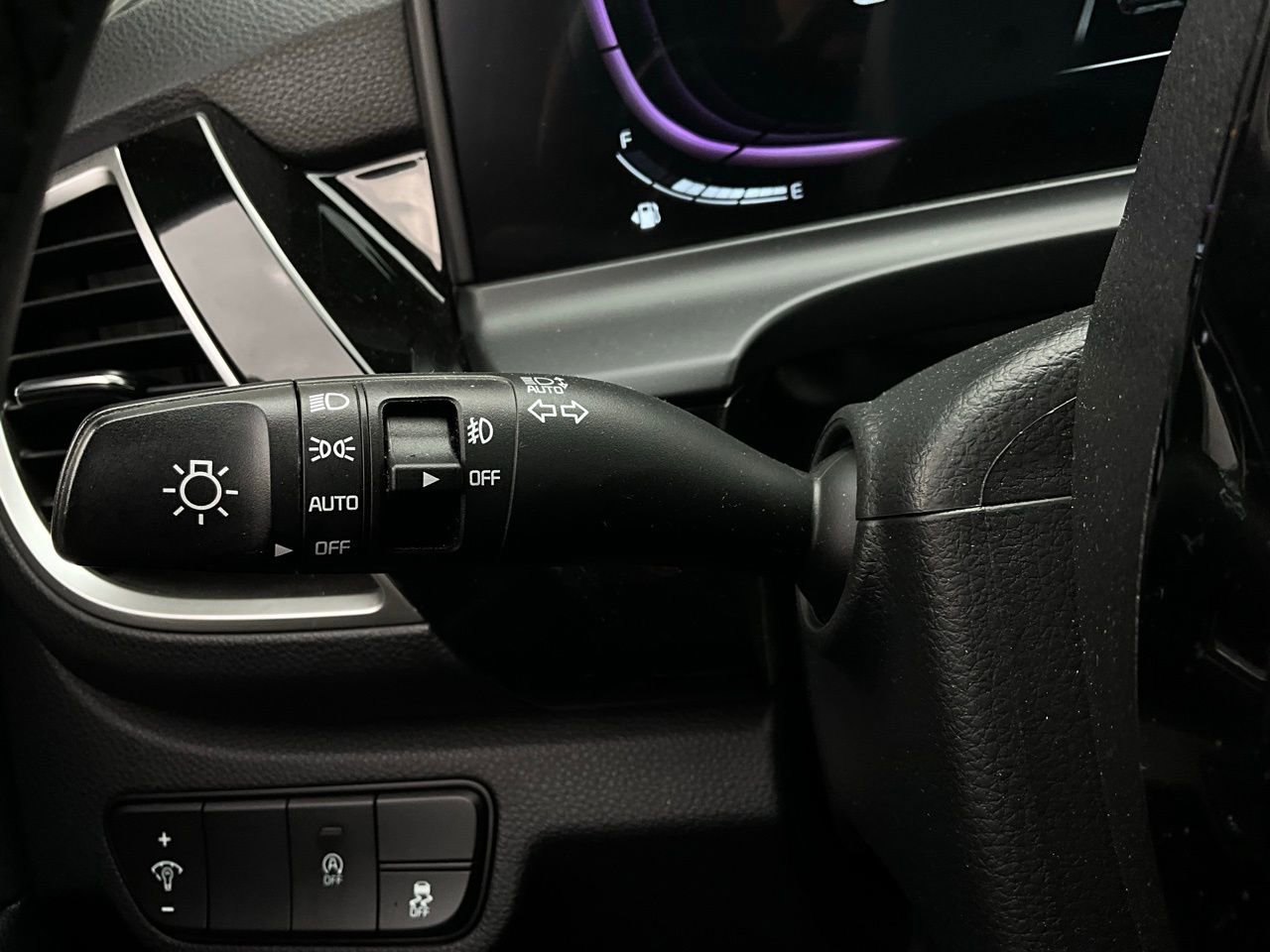 Used 2025 Kia Seltos S image 36