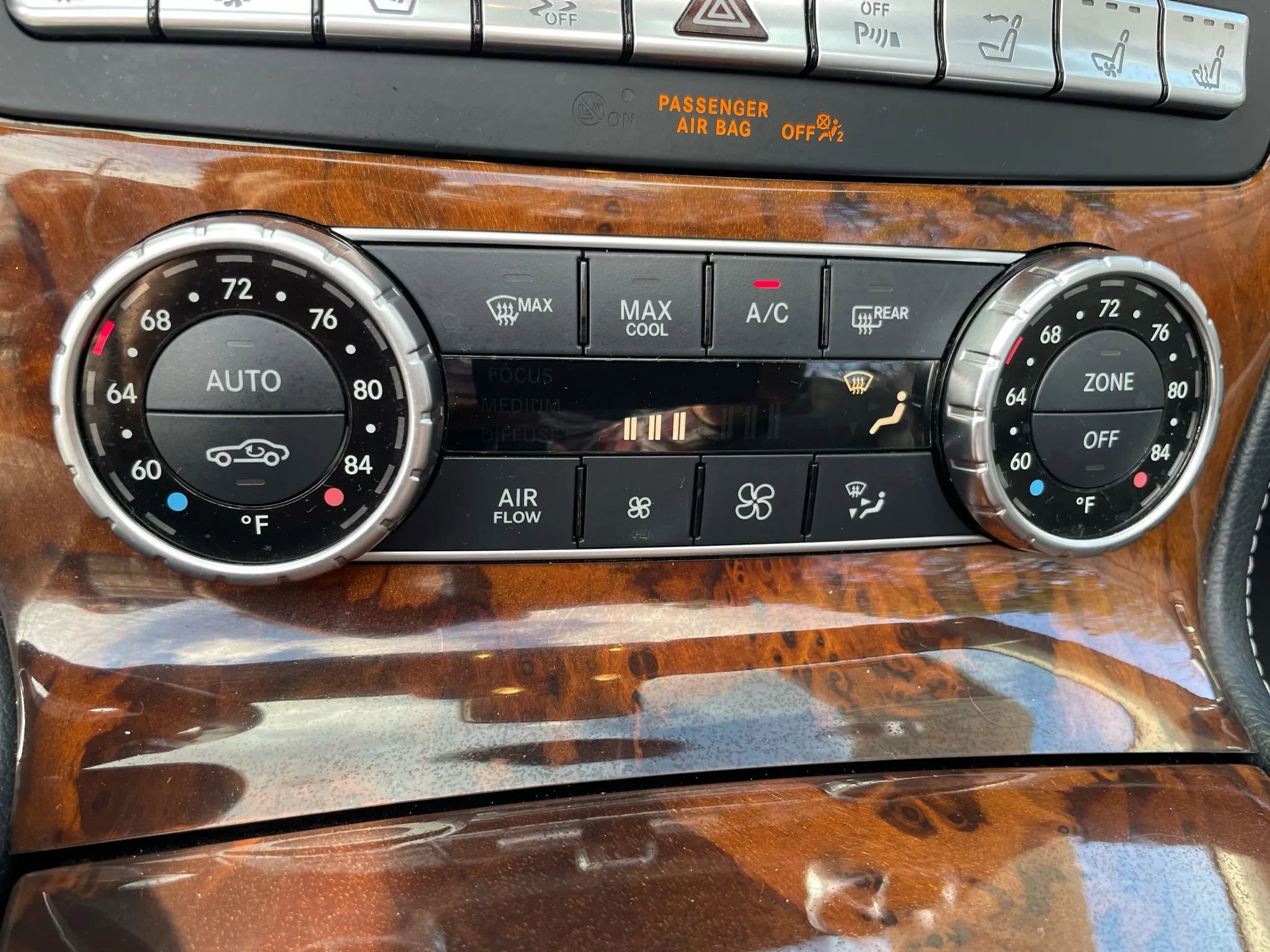 Used 2016 Mercedes-Benz SL 550 w/ Driver Assistance Package image 38