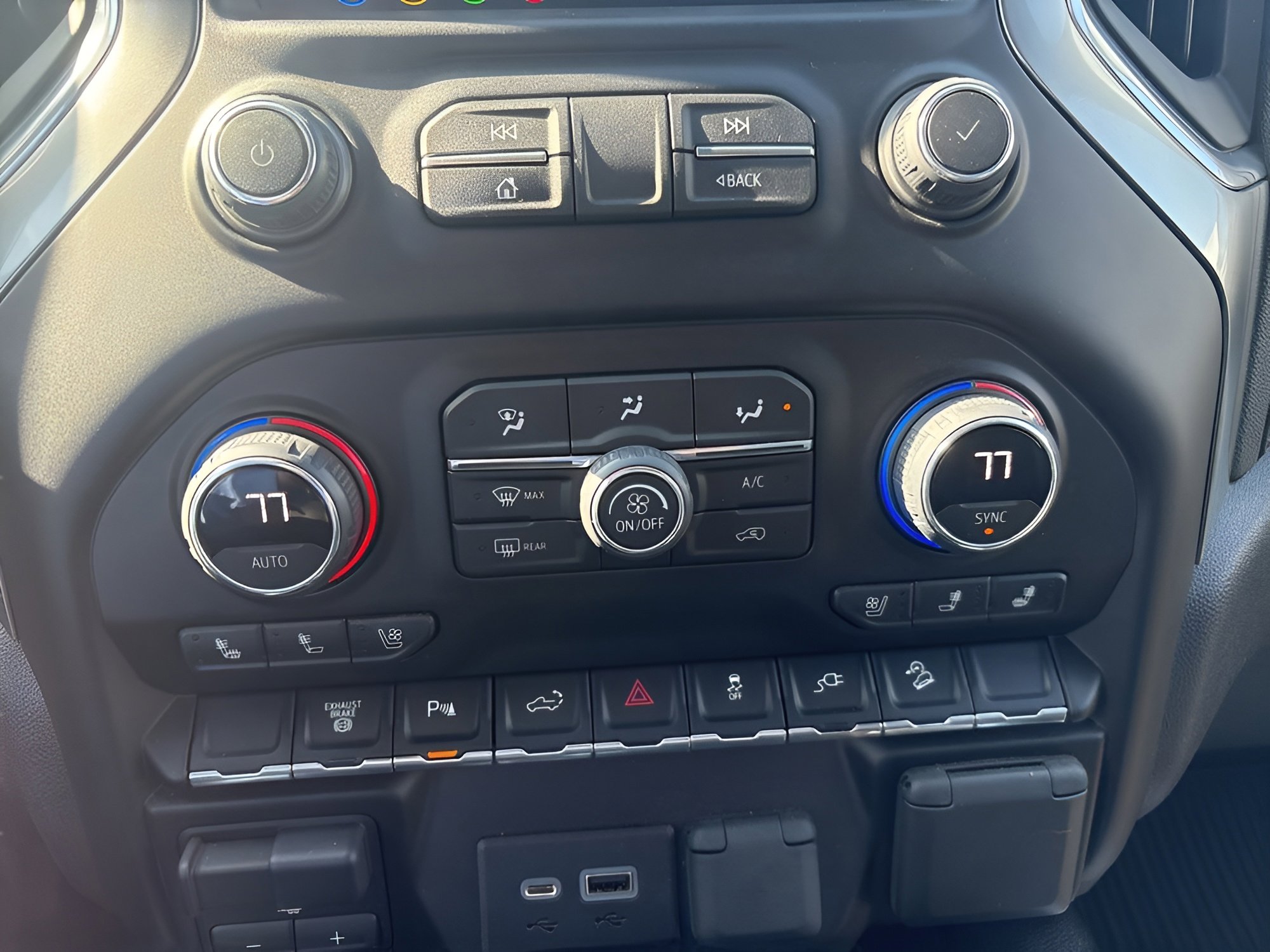 Used 2022 Chevrolet Silverado 3500 LTZ w/ LTZ Convenience Package image 18