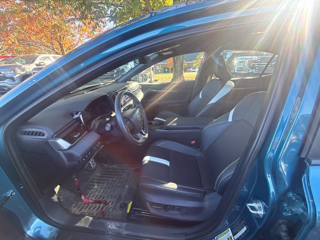 Used 2026 Toyota Camry SE w/ Convenience Package AWD/4WD image 5
