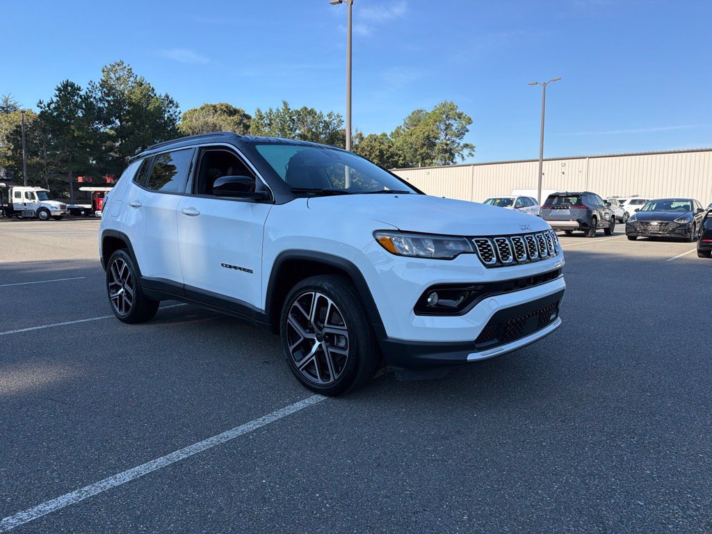 Used 2025 Jeep Compass Limited AWD/4WD image 4
