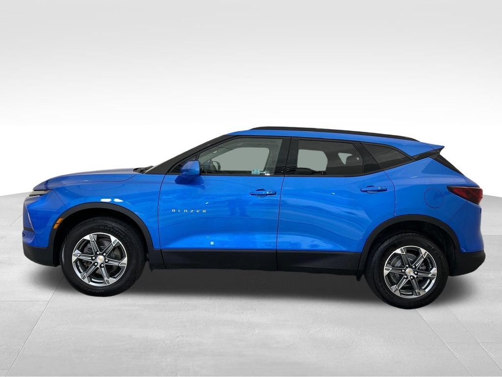 Used 2024 Chevrolet Blazer LT w/ Convenience Package FWD image 2