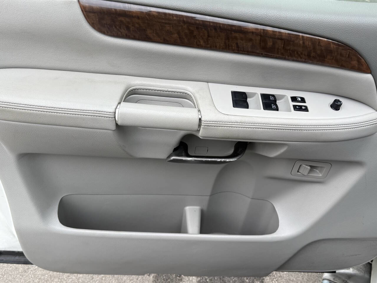 Used 2010 Nissan Armada Titanium image 10